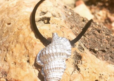 COLGANTE CARACOLA de mar plata hecha a mano